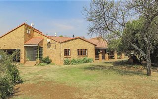 4 Bedroom House in Mooiplaats AH