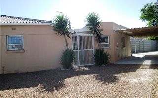 2 Bedroom House in Ysterplaat