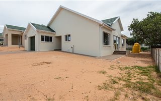 2 Bedroom House in Stilbaai