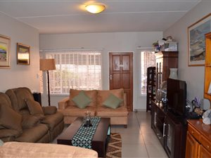 2 Bed Apartment in Hazeldean (Silverlakes Surroundings)