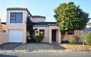 5 Bedroom House in Sunningdale