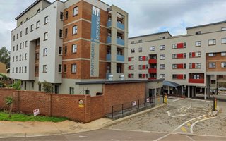 2 Bedroom Apartment in Die Hoewes