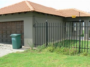 3 Bedroom Cluster in Brits Central