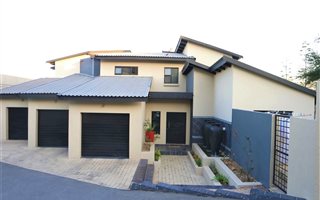 4 Bedroom House in Kyalami