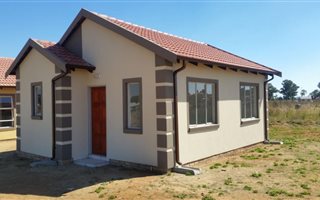 2 Bedroom House in Mohlakeng