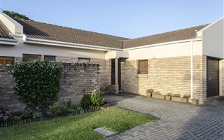 3 Bedroom Apartment in Nahoon Beach