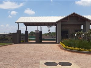 2 Bed Apartment in Roodeplaat