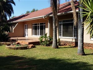 1500 m² Commercial space in Kroondal