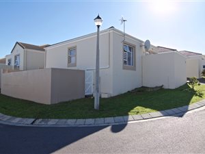 3 Bed House in Somerset West Central
