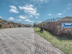 3 Bed Townhouse in Newton Park