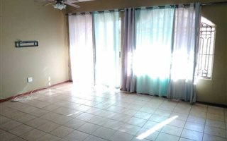 3 Bedroom Flat in Heidedal