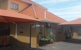 11 Bedroom House in Amanzimtoti