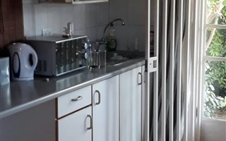 1 Bedroom Garden Cottage in Cowdray Park