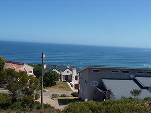 810 m² Land available in Brenton on Sea