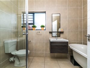 3 Bed Apartment in Olivedale