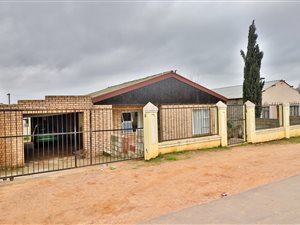 5 Bed House in Van Wyks Vlei