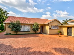 9 Bed House in Esther Park