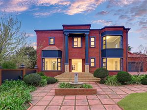 4 Bed House in Ruimsig Country Estate