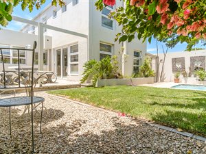 4 Bed Duplex in Bergvliet