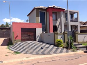 4 Bed House in Magaliesberg Country Estate