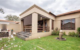 3 Bedroom House in Maroeladal