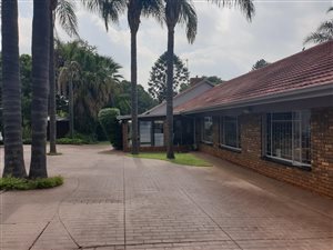 300 m² Commercial space in Hatfield