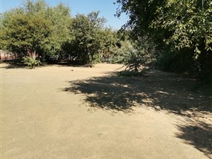 974 m² Land available in Lourierpark