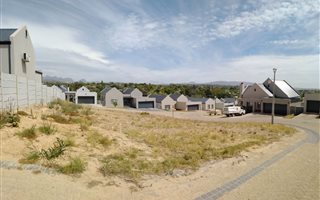 410 m² Land available in Berg En Dal