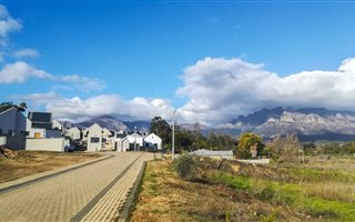 410 m² Land available in Berg En Dal