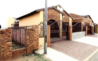 3 Bedroom House in Etwatwa