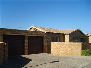 3 Bed Townhouse in Krugersdorp Central