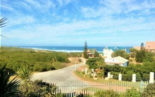 4 Bedroom House in Kini Bay