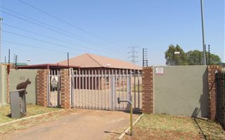 3 Bedroom Duet in Raslouw