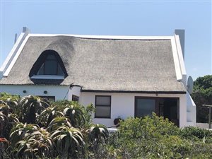3 Bed House in Boggomsbaai