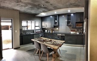 2 Bedroom Apartment in Menlo Park