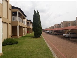 2 Bed Townhouse in Mondeor