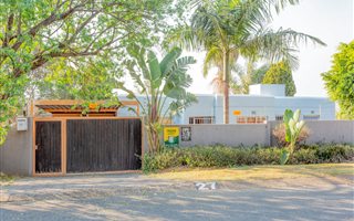 2 Bedroom House in Bromhof