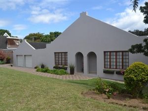 5 Bed House in Bonza Bay