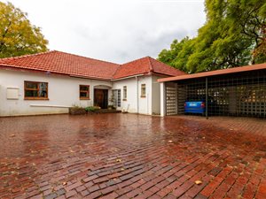 4 Bed House in Greenside