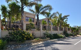 5 Bedroom House in Oude Westhof