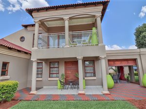 4 Bed House in Doornpoort and surrounds