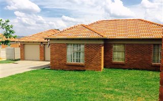 3 Bedroom House in Olievenhoutbosch