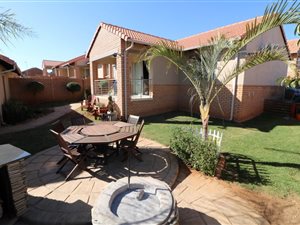 3 Bed Townhouse in Mooikloof Ridge