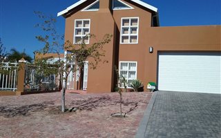 5 Bedroom House in Langerug