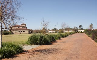 8 Bedroom House in Springs Central