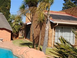 5 Bed House in Dersley