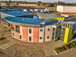840 m² Industrial space in Estoire