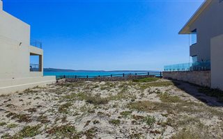 537 m² Land available in Calypso Beach