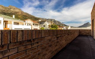6 Bedroom House in Walmer Estate