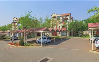 3 Bedroom Duplex in Hazeldean (Silverlakes Surroundings)